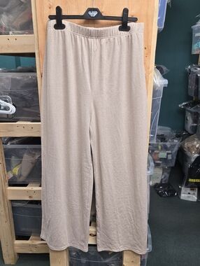 Lemon Size M Beige Wide Leg Super Soft Lounge/Sleep Pant
